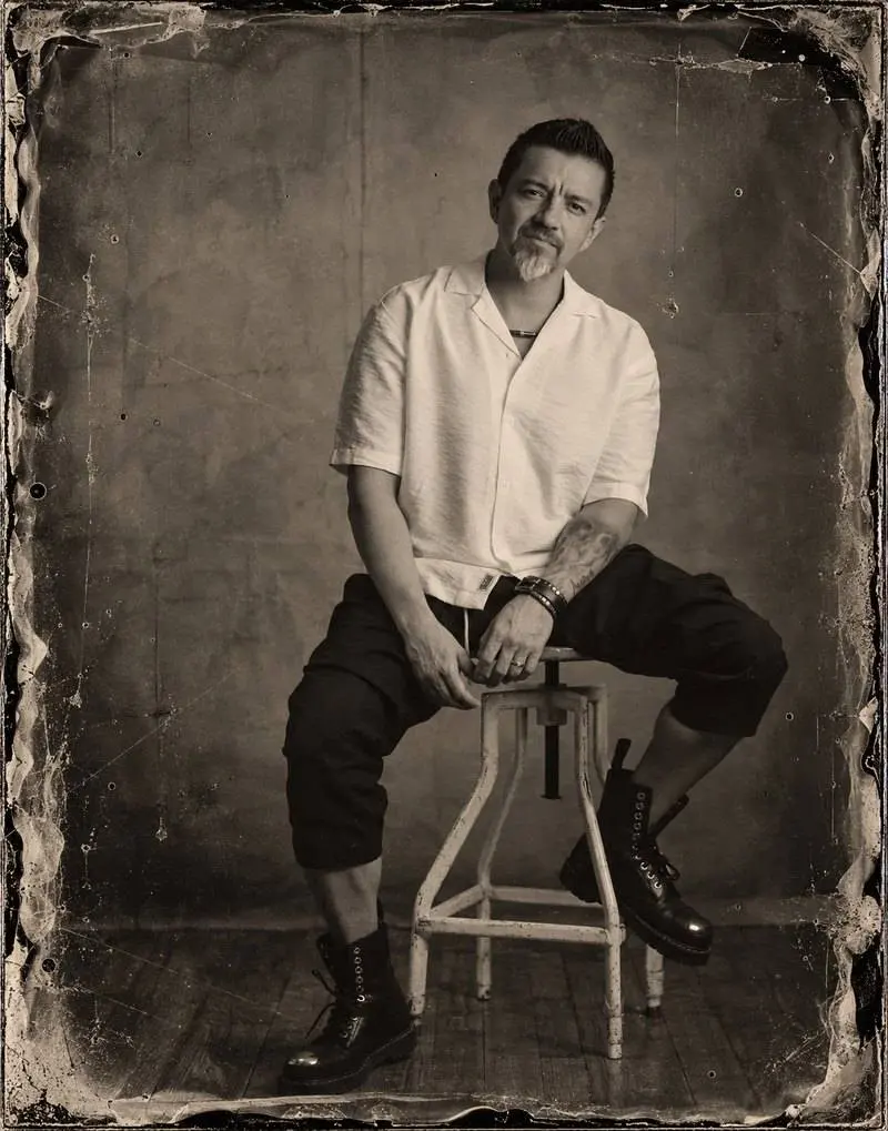 Virgilio De Mier, retrato en estudio